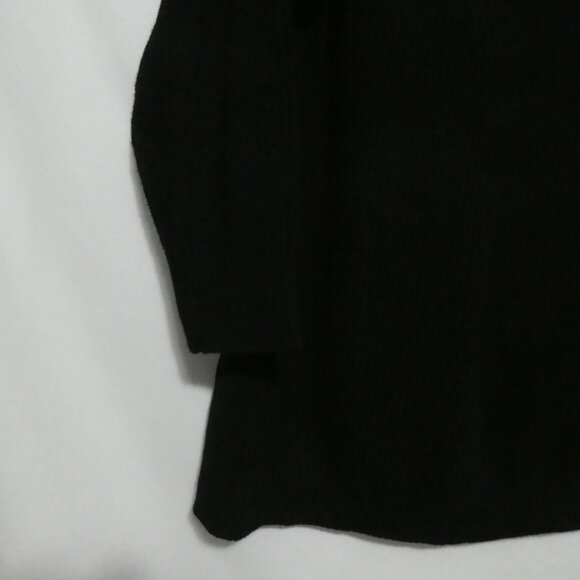 SHEIN CURVE | 1X | Black Knit V-Neck Sweater | Full Lace-Up Sleeves - Picture 8 of 16